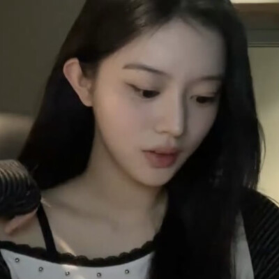 人总是喜欢逃避，请你看着我眼睛继续