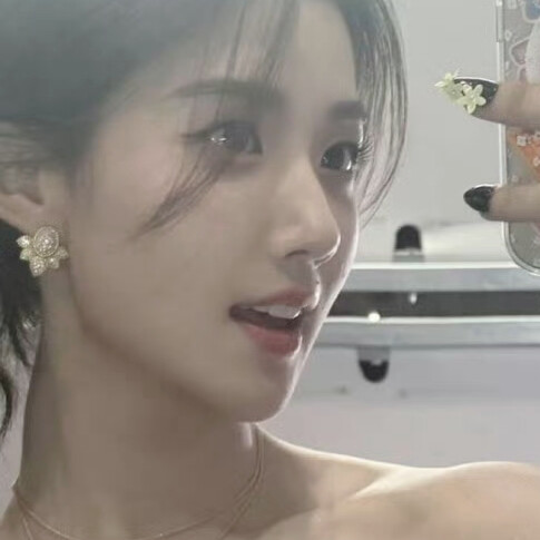 献上对镜拍三张