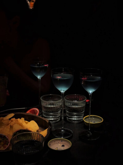 日常
“I just want to be that crazy,
forget about who I am,
I don't wanna be ok be ok no more.”