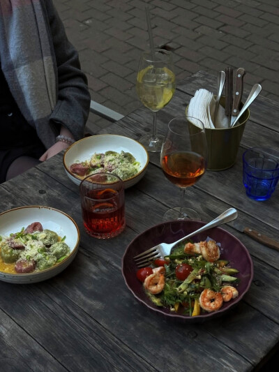 日常
“I just want to be that crazy,
forget about who I am,
I don't wanna be ok be ok no more.”