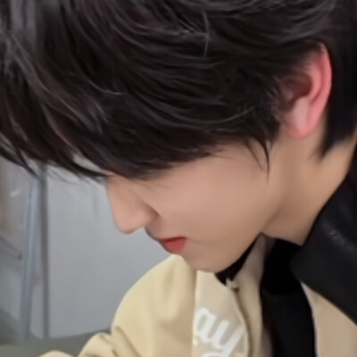 吐司面包好软 像你的拥抱 我竟有些想哭QᜊQ