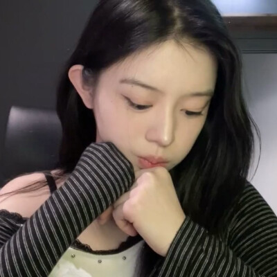 人总是喜欢逃避，请你看着我眼睛继续