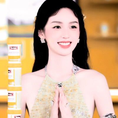 即使有天我握住了整个世界 我也只想亲吻你的脸