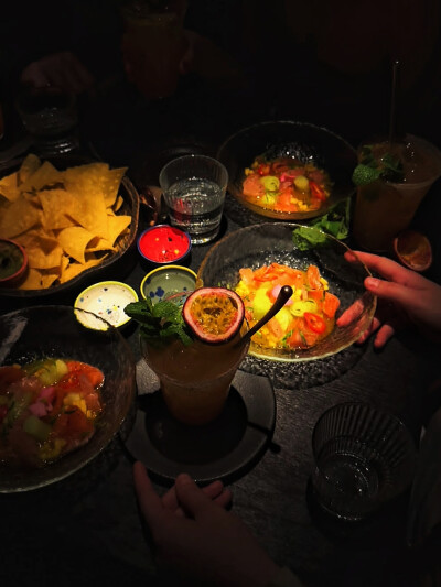 日常
“I just want to be that crazy,
forget about who I am,
I don't wanna be ok be ok no more.”