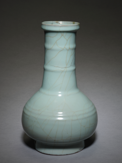 宋 官窑青釉弦纹瓶故宫博物院藏