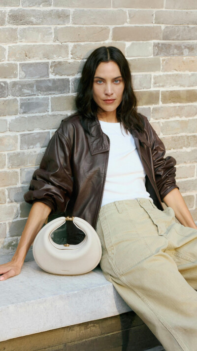 BY爱喝可乐的古娜小姐