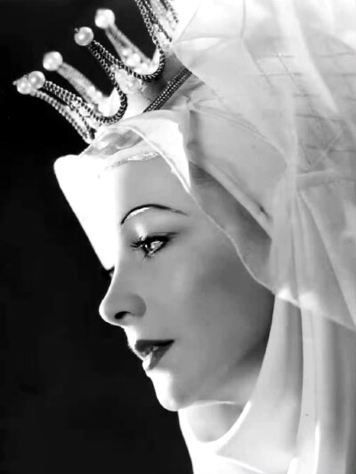 1948年，费雯·丽在舞台剧《理查三世》中扮演安妮夫人。 ​​​