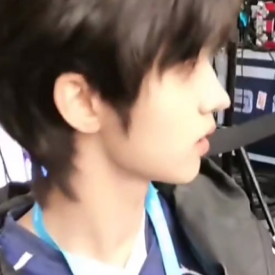 你闷闷的很安静