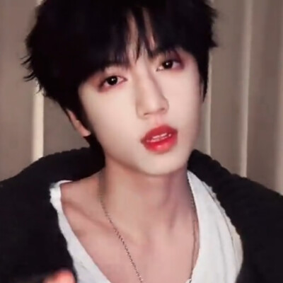 属于媚骨天成了