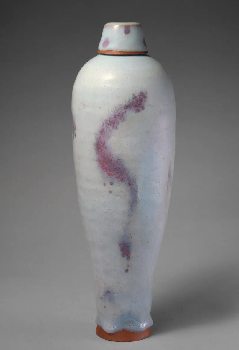 元 钧窑月白釉红斑带盖梅瓶