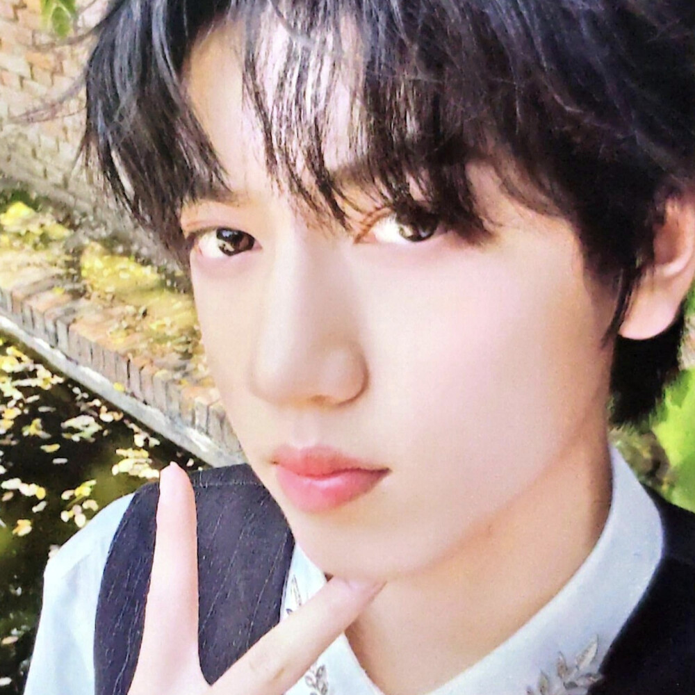 求张桂源给我一个准确的自拍水平