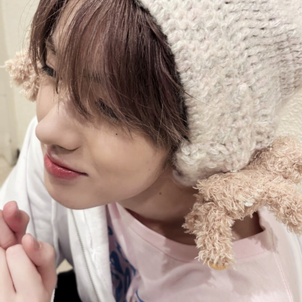 我把我整个灵魂都给你 连同它的怪癖 耍小脾气 忽明忽暗 一千八百种坏毛病 它真讨厌 只有一点好