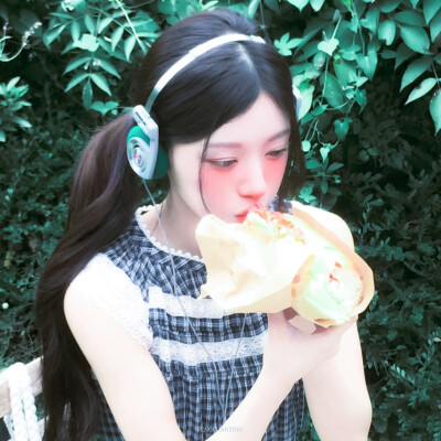 ෆ⃛(ᶿ̴͈᷇◟̵◞̵˂͈᷆ ფ