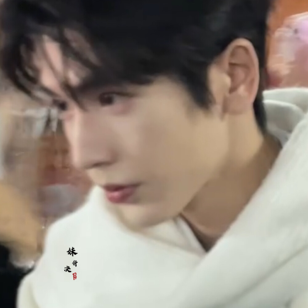 山茶涙在梦醒时分落难成你鼻梁上的淡痣