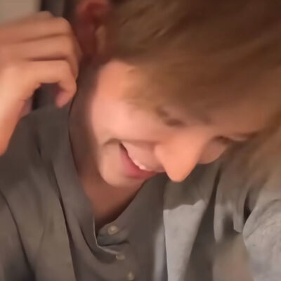 妹子你在害羞什么