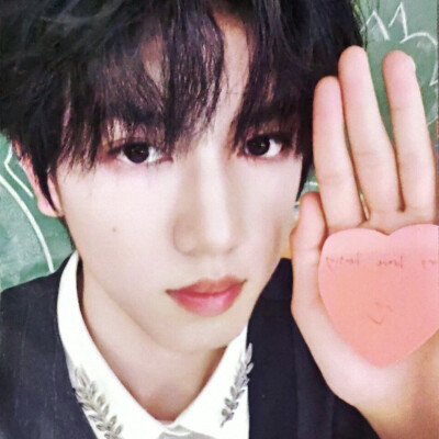 求张桂源给我一个准确的自拍水平