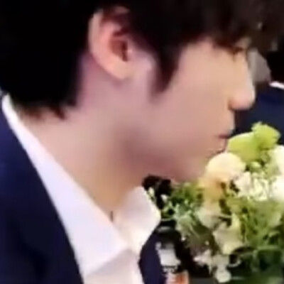 坐下 坐上偶的副驾