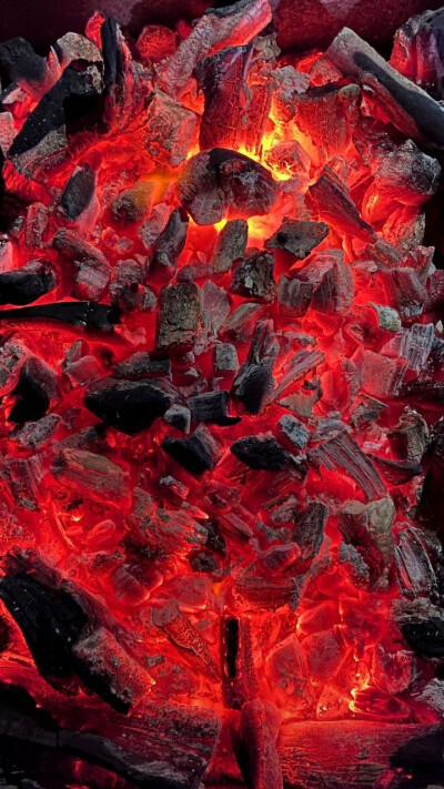 山野间的晨光与烟火 