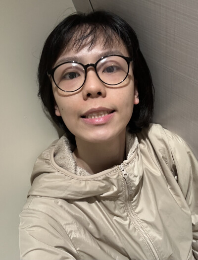 想在中指侧面纹一只蝴蝶，
让它随着动作飞舞起来