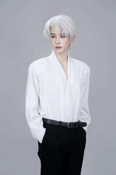 在逃99次，我的九尾狐老公追红温了 云祈