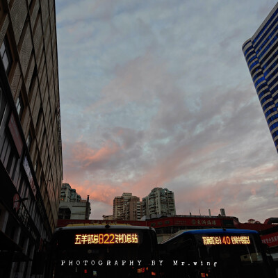 特别感谢我现在这份工作，不仅能让我在公司看到了日落还能看到日出……