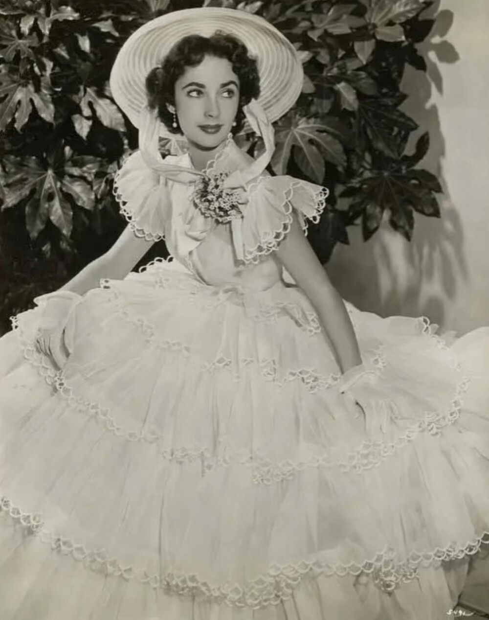 1954年，伊丽莎白·泰勒在电影《Father's Little Dividend》幕后剧照