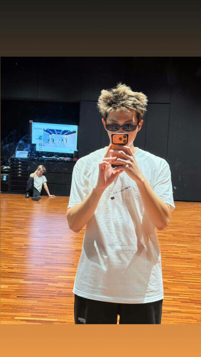 251121
金南俊更新story