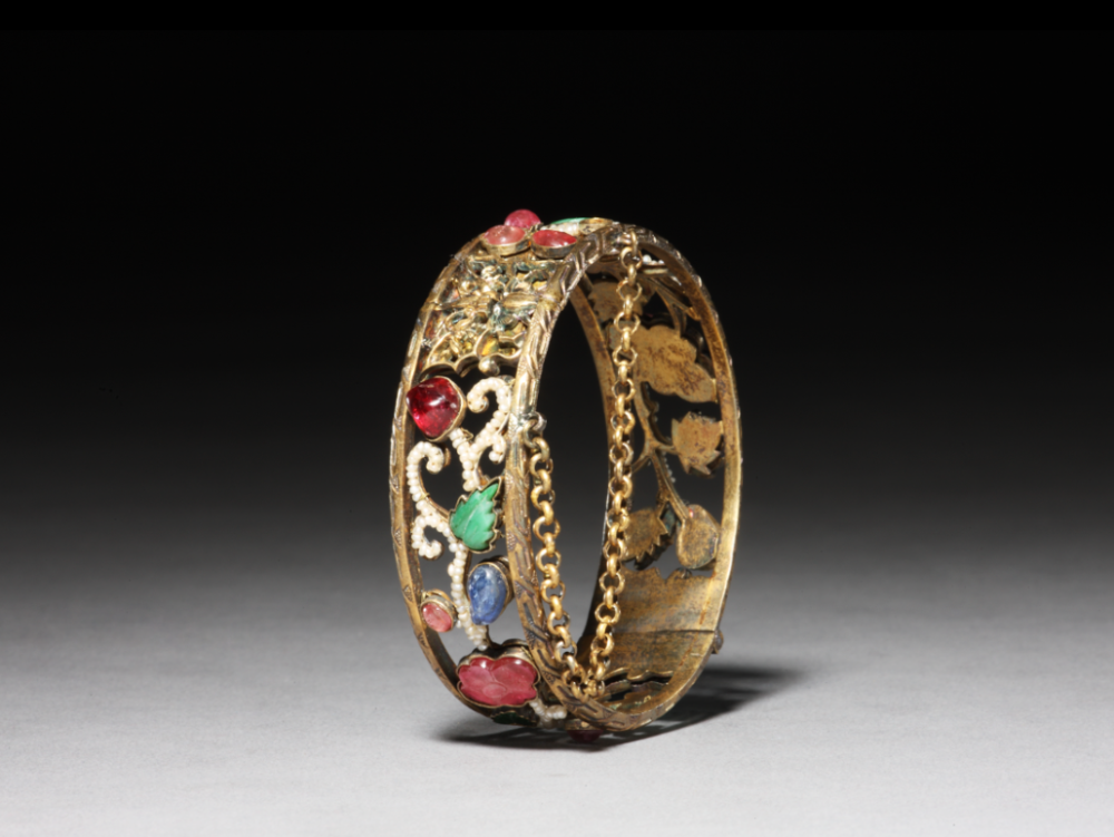 清 银镶珠石镯故宫博物院藏