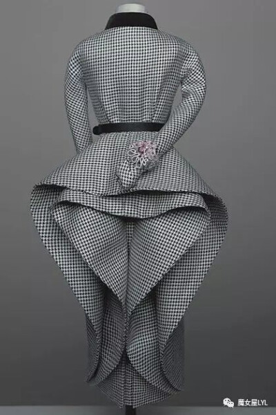 Dior 1948 The best pencil skirt ever! 