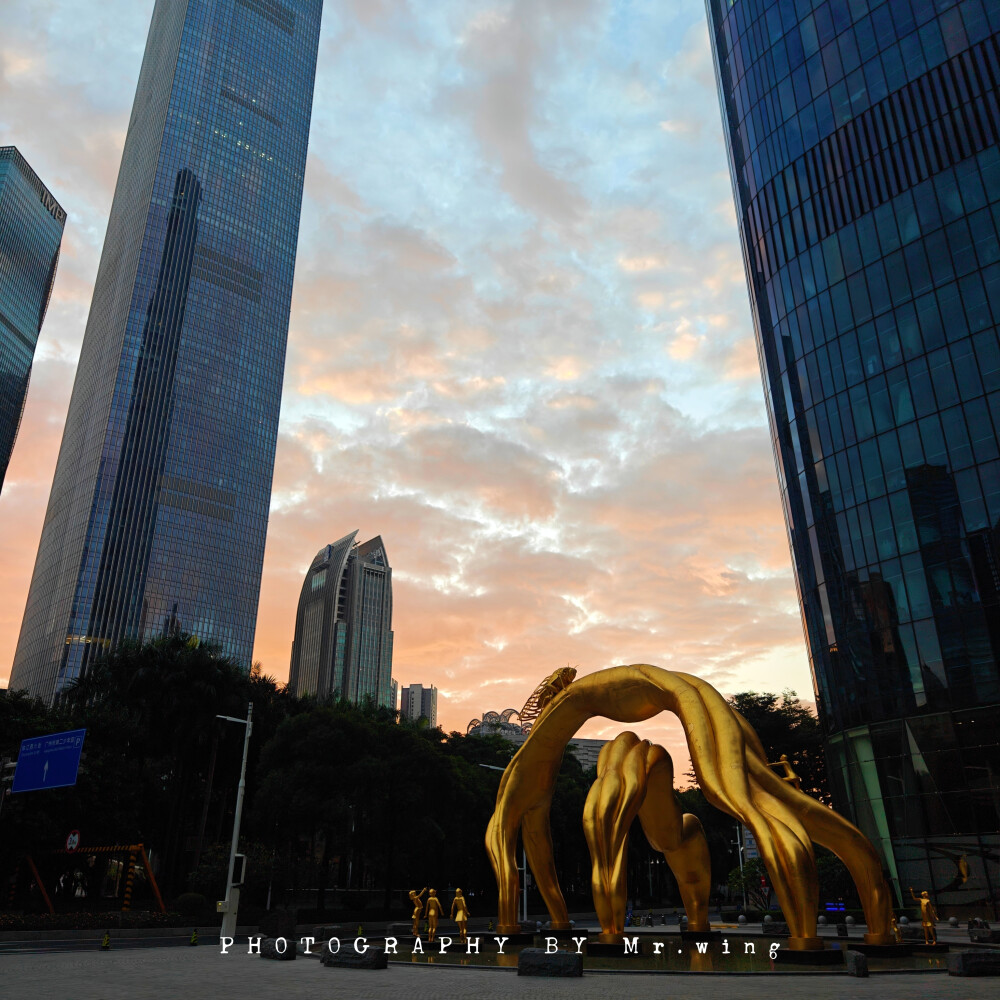 特别感谢我现在这份工作，不仅能让我在公司看到了日落还能看到日出……