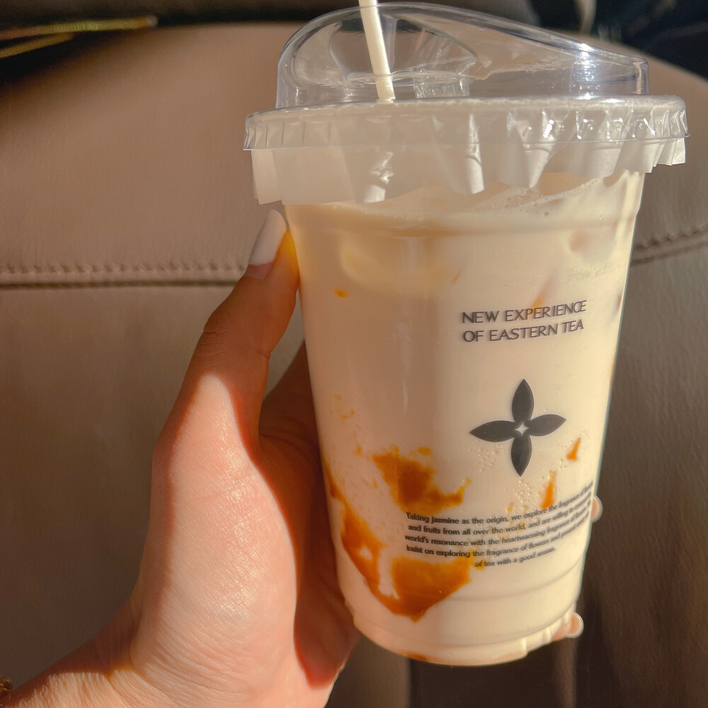 不同光下的伯爵饼干