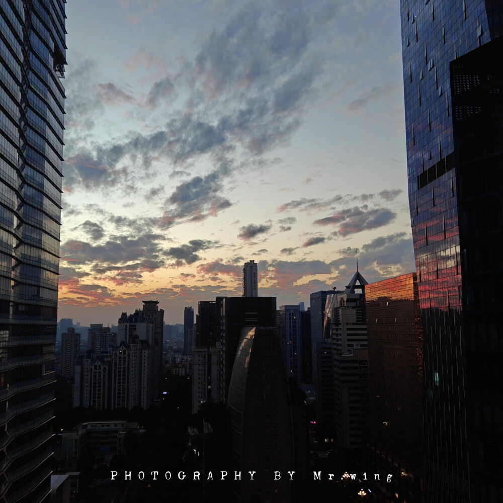 特别感谢我现在这份工作，不仅能让我在公司看到了日落还能看到日出……