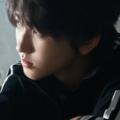 在周一的晚上看到这样一张脸本人的心情都美好了