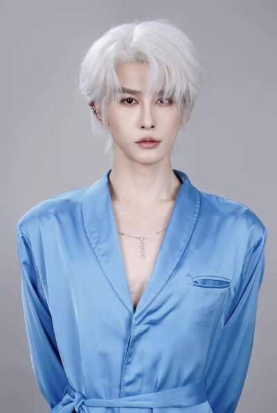 在逃99次，我的九尾狐老公追红温了 云祈