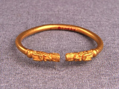 明 龙头金手镯贵州博物馆藏