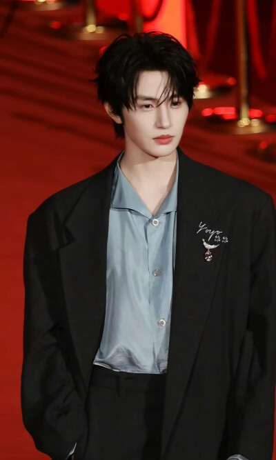 张翅#横店微短剧之夜##横店影视节#
20251102｜横店微短剧之夜红毯