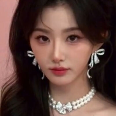 支持公主冷脸萌，没说卖萌就不萌的意思