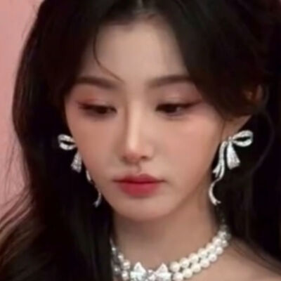 支持公主冷脸萌，没说卖萌就不萌的意思