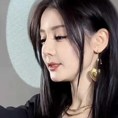 谁懂此女到底有多美萌