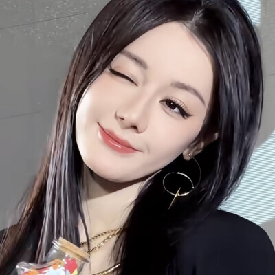 谁懂此女到底有多美萌