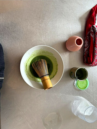 日常
我们为体验这些可怜的、美妙的、灿烂的感觉而活。