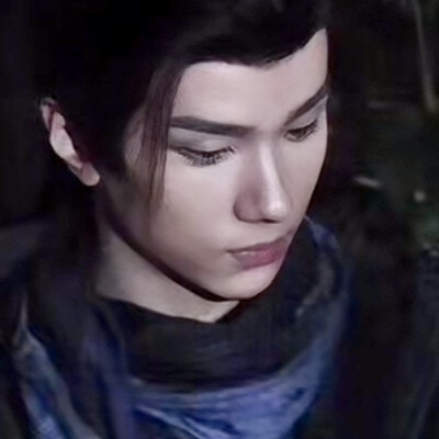 妆造一般奈何五官实在好看