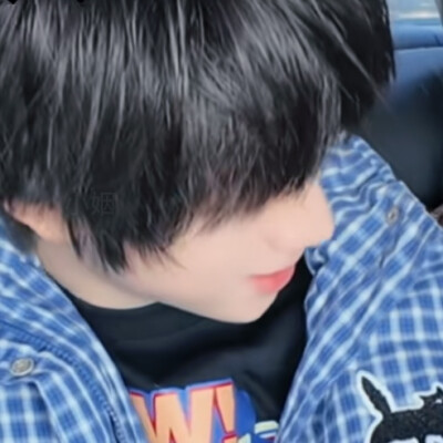 我不喜欢玩抽象这个叫法， 它把我幽默的天赋当做玩笑一般 ，我把这种对快乐天生的敏锐叫作上天赐给我的礼物， 抱歉 ，不给予情绪价值的事我做不到，朋友的眼泪作为下酒菜对我来说，太辛辣了。