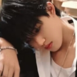 苦难既然把我推到了悬崖的边缘，那么就让我在这悬崖的边缘坐下来，顺便看看悬崖下的流岚雾霾，唱支歌给你听