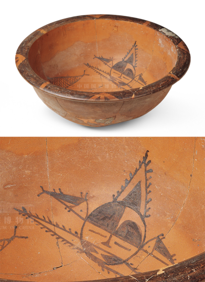 ▲新石器时代前期 仰韶文化 人面鱼纹彩陶盆 中国国家博物馆藏 