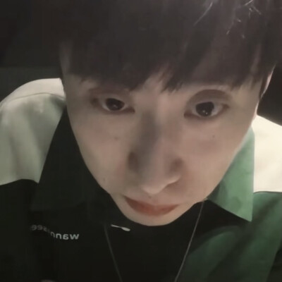 蒋易啊，你长这样啥意思。