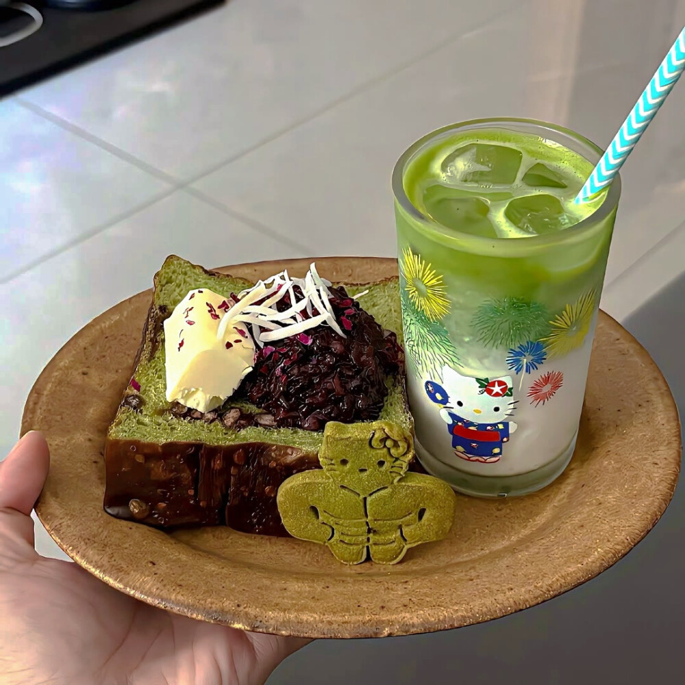 日常
我们为体验这些可怜的、美妙的、灿烂的感觉而活。