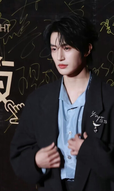 张翅#横店微短剧之夜##横店影视节#
20251102｜横店微短剧之夜红毯