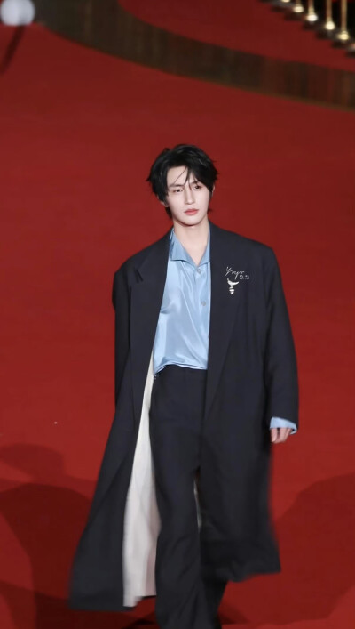 张翅#横店微短剧之夜##横店影视节#
20251102｜横店微短剧之夜红毯