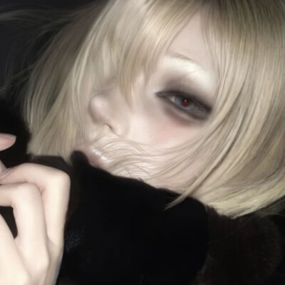 他给了我一个耳光。他打痛我了，所以我知道他是爱我的。恨我的人打不痛我